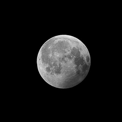 La luna es nuestro satelite Acompaña ciclos relacionados con nuestra vida  en la tierra. Te invito a observarte en este lunario, para…